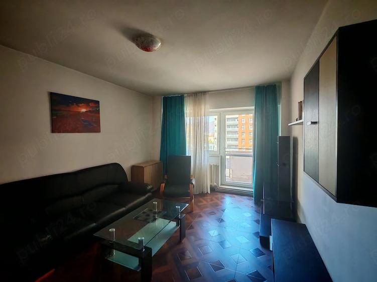 Apartament cu 3 camere decomandat în Republicii