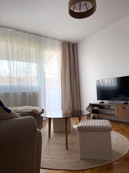 Apartament cu 2 camere semidecomandat, mobilat în Central