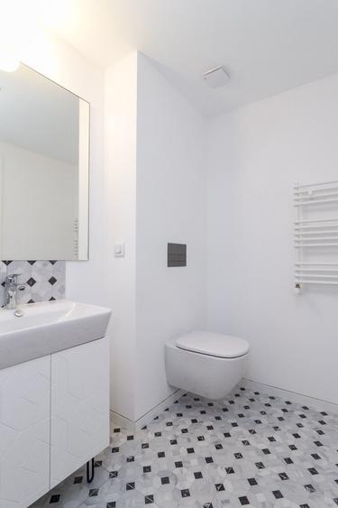 Apartament cu 4 camere decomandat, mobilat în Calea Victoriei