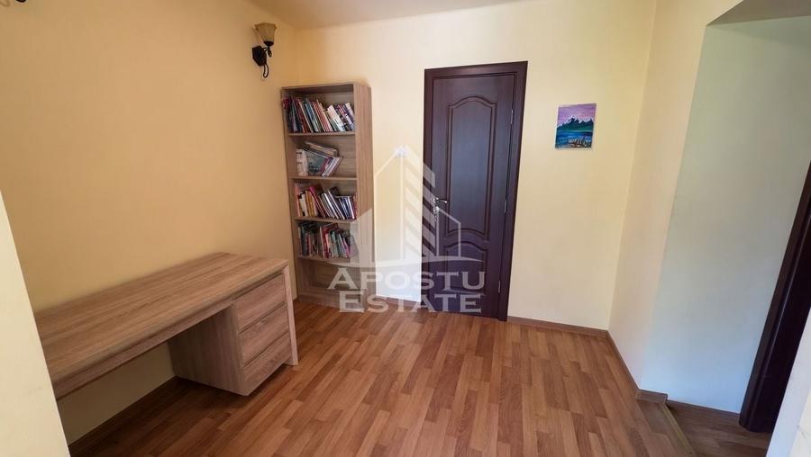 Casă individuală cu 4 camere cu Canalizare în Central