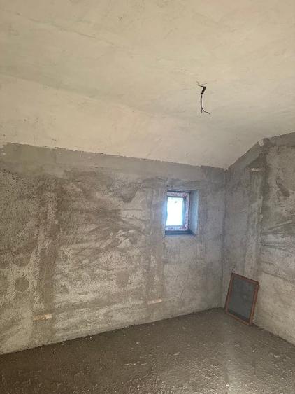 Casă individuală cu 4 camere cu Garaj în Iași-Gorj