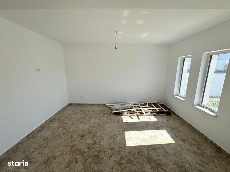 Casă cu 4 camere în Mironeasa