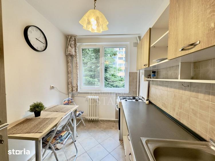 Apartament cu 2 camere, mobilat în Tei