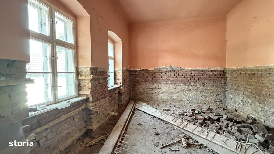 Casă cu 4 camere în Central
