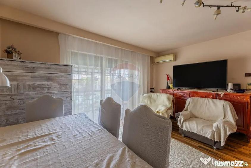 Apartament cu 3 camere decomandat în Podgoria