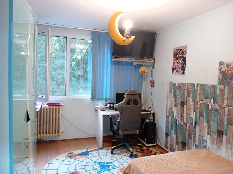 Apartament cu 3 camere decomandat în Berceni