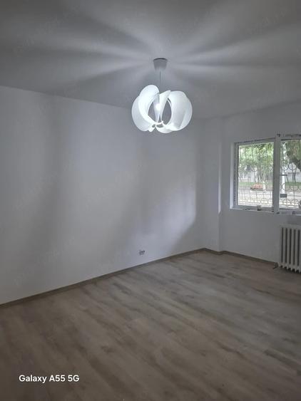 Apartament cu 3 camere decomandat în Alexandriei