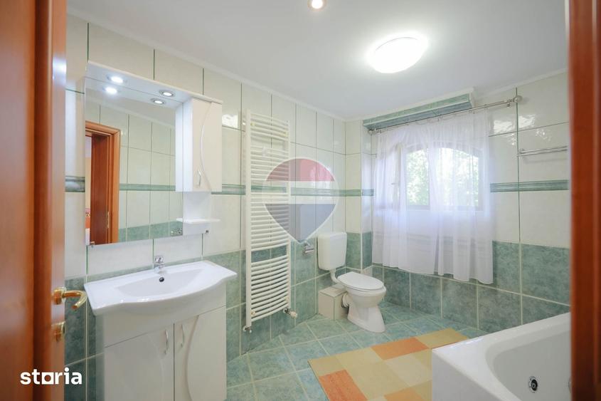 Casă cu 5 camere cu Teren 1198 Mp în Central