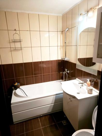 Apartament cu 3 camere decomandat în Crihala
