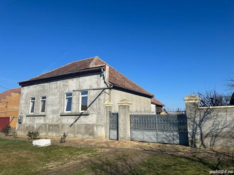 Casă cu 6 camere cu Teren 1498 Mp în Variaș