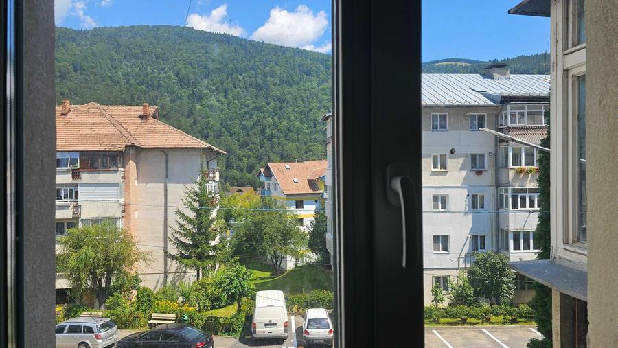 Apartament cu 3 camere decomandat în Platoul Izvor