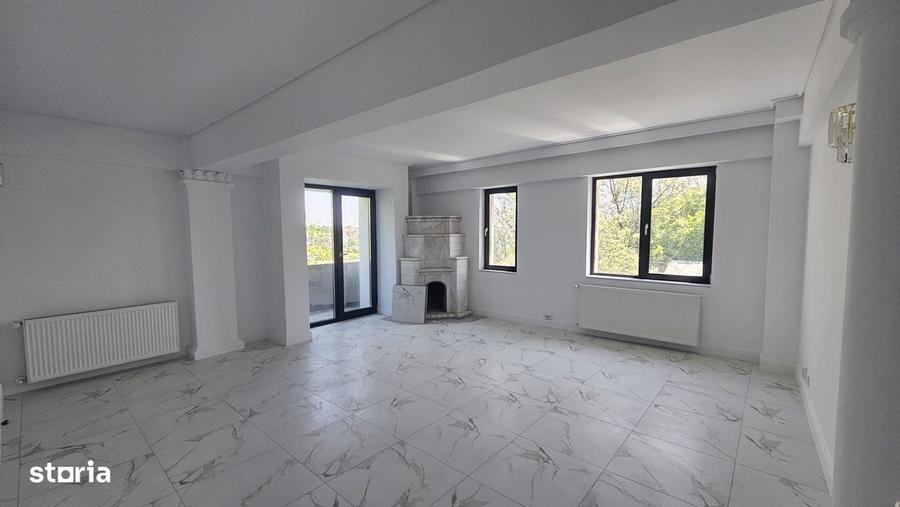 Casă cu 4 camere în Sărărie