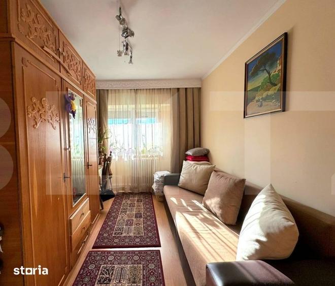 Apartament cu 6 camere decomandat în Central