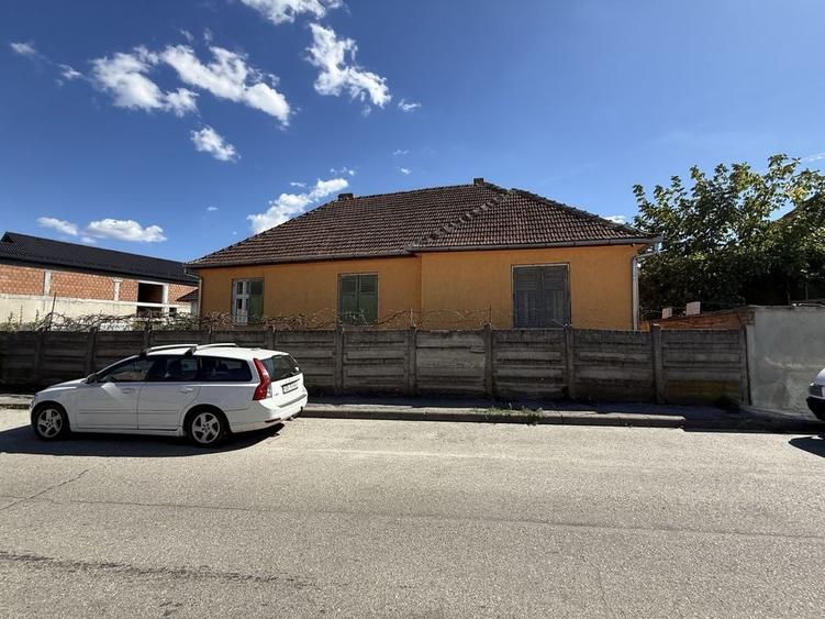 Casă cu 4 camere în Reșița