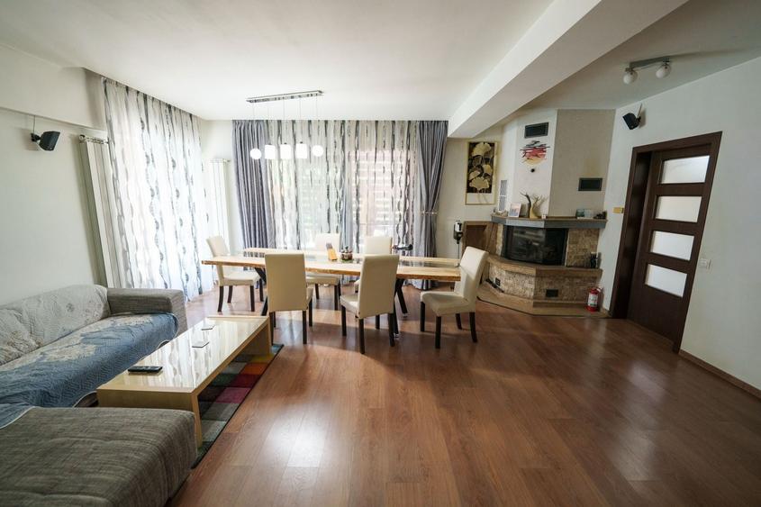 Casă individuală cu 6 camere cu Piscina în Cârcea