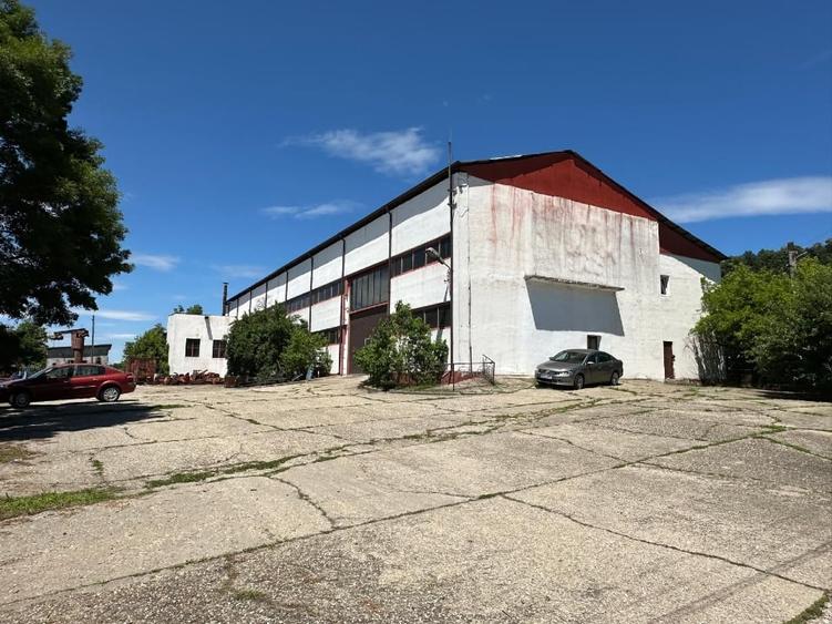 Spațiu industrial, de 1,200 mp, în Leordeni