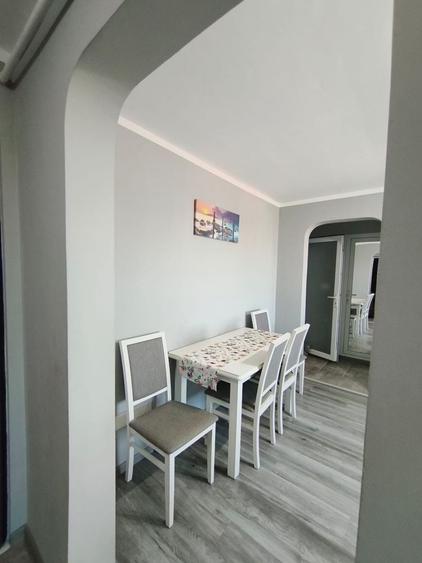 Apartament cu 3 camere semidecomandat în Central