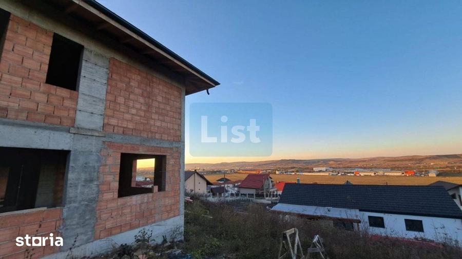 Casă cu 5 camere cu Teren 630 Mp în Apahida