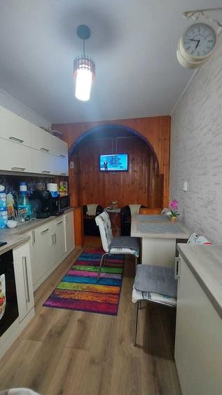 Apartament cu 3 camere semidecomandat în Central