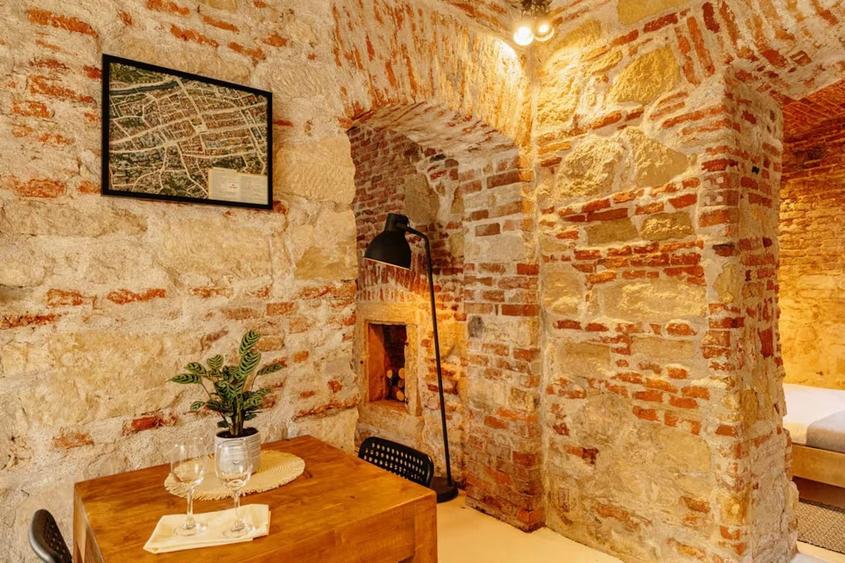 Apartament cu 2 camere nedecomandat, mobilat în Central — fotografia 1