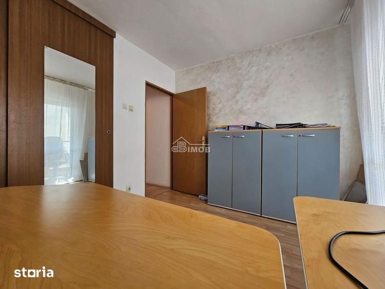 Apartament cu 3 camere decomandat în Micro 11