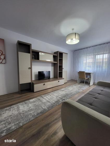Apartament cu 3 camere decomandat în Nicolina