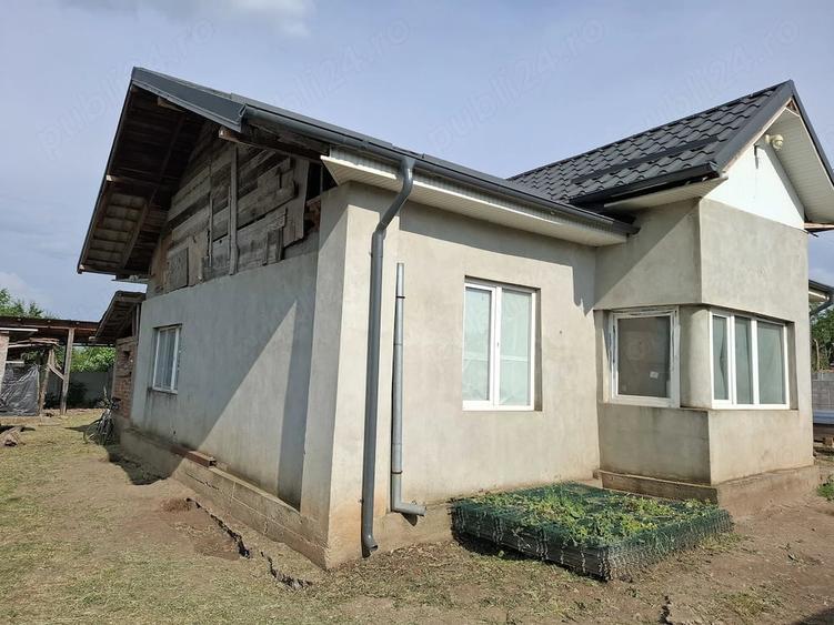 Casă cu Teren 4000 Mp în Redea