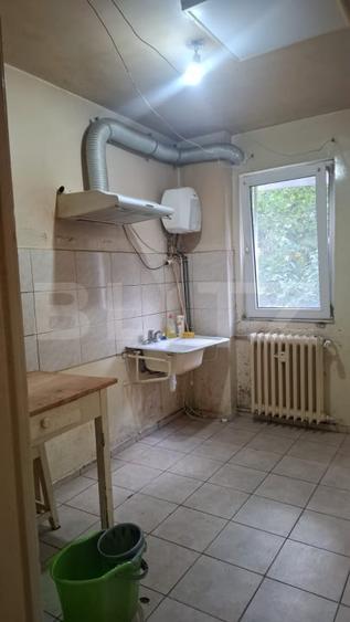 Apartament cu 3 camere semidecomandat în Astra