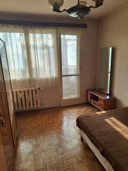 Apartament cu 3 camere semidecomandat în Giulești