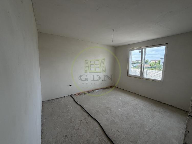 Casă individuală cu 3 camere cu Canalizare în Preajba