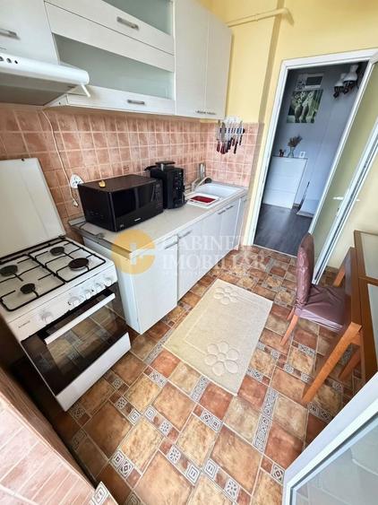Apartament cu 3 camere decomandat, mobilat în Alexandru cel Bun
