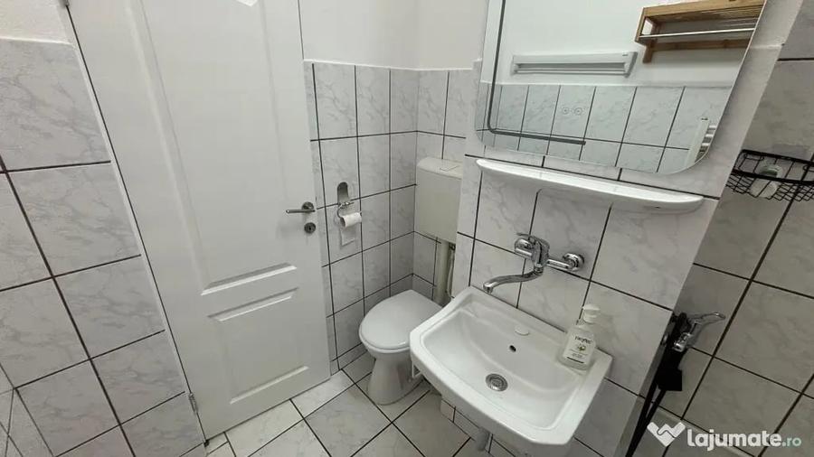 Garsonieră decomandată în Central