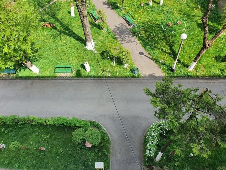 Apartament cu 3 camere semidecomandat, mobilat în Libertății