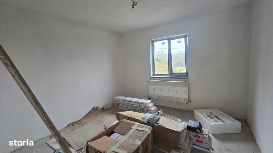 Casă cu 3 camere decomandat în Miroslava