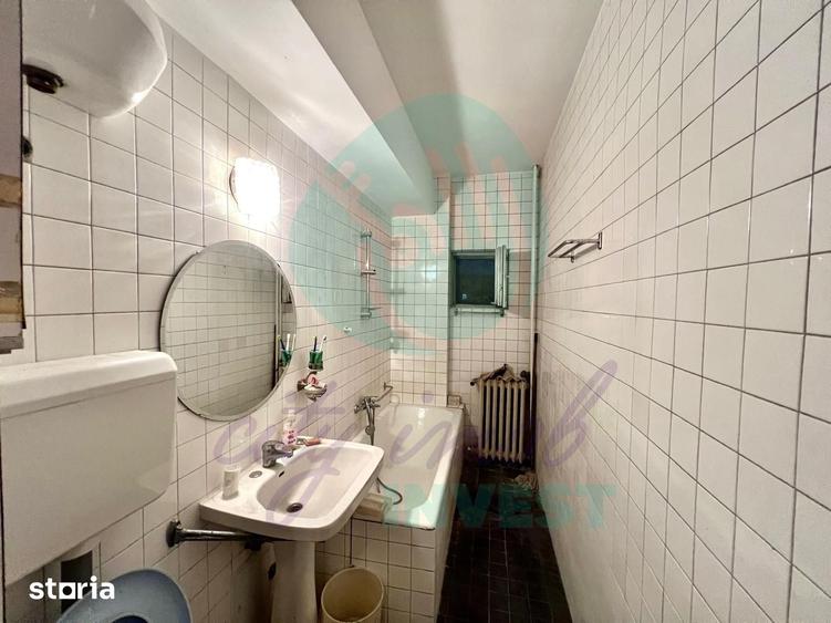 Apartament cu 4 camere semidecomandat în Centrul Civic