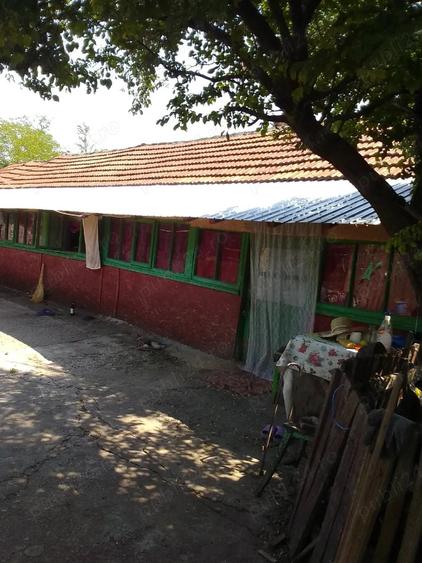 Casă cu 4 camere cu Teren 2000 Mp în Central