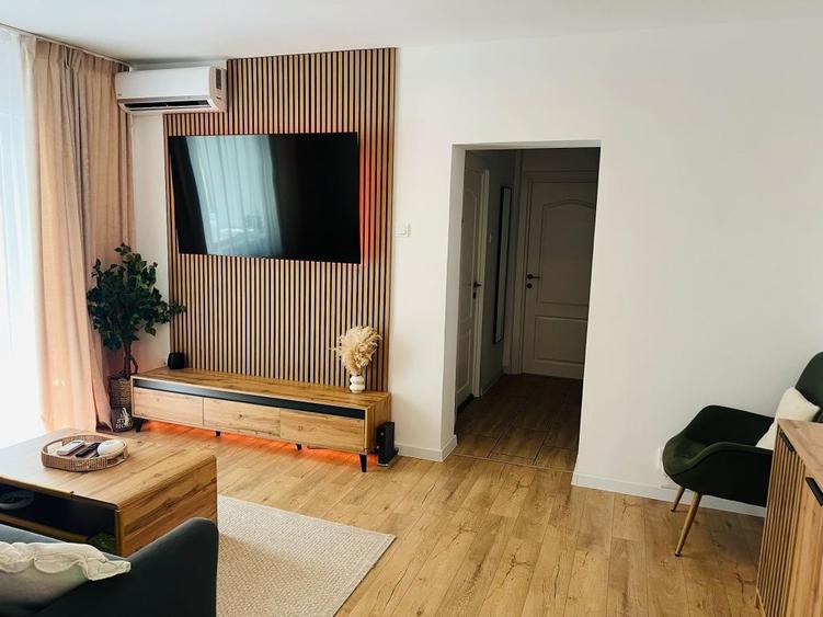 Apartament cu 3 camere semidecomandat în Nord