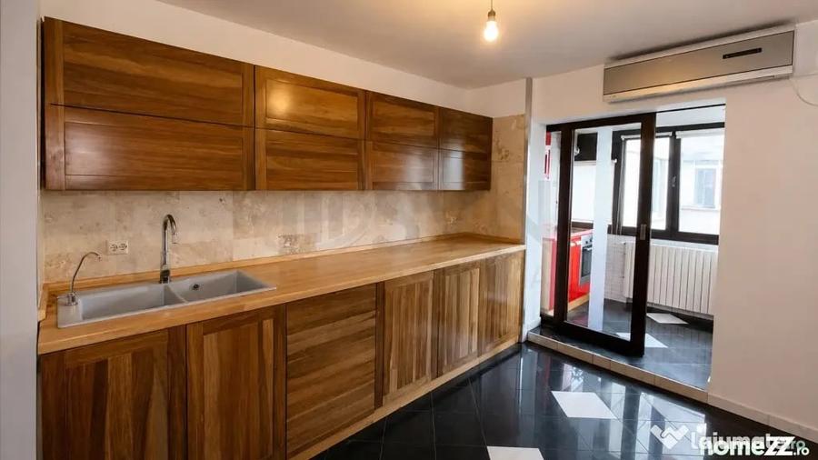 Apartament cu 4 camere decomandat în Crângași