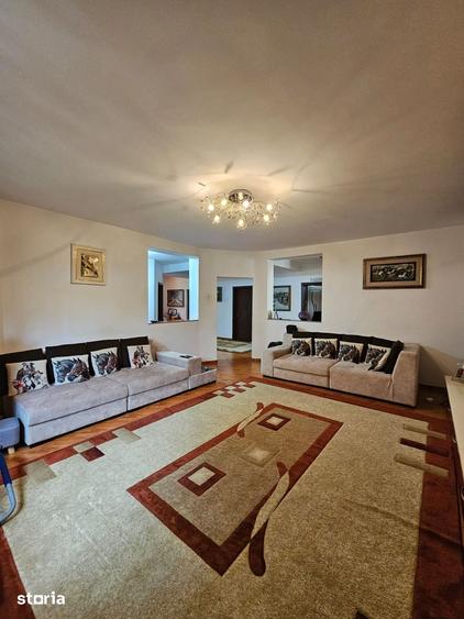 Casă cu 6 camere cu Teren 800 Mp în Calea București