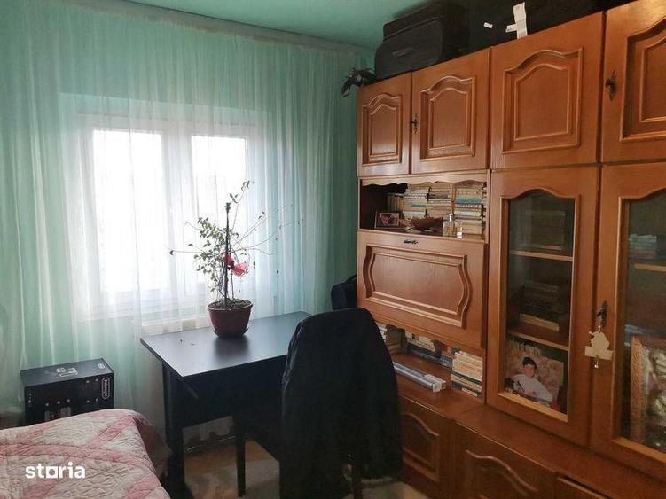 Apartament cu 4 camere decomandat în Traian