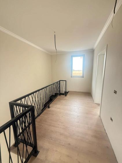 Casă cu 3 camere cu Teren 250 Mp în Braytim