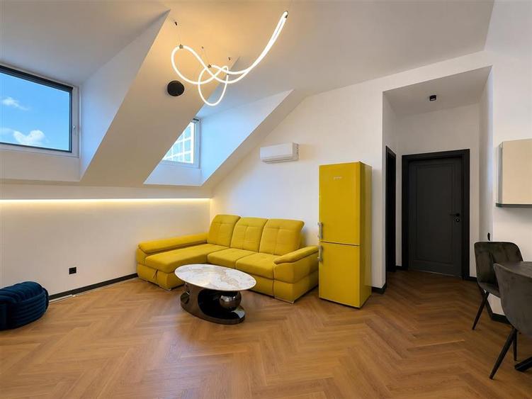 Apartament cu 3 camere decomandat, mobilat în Turnișor