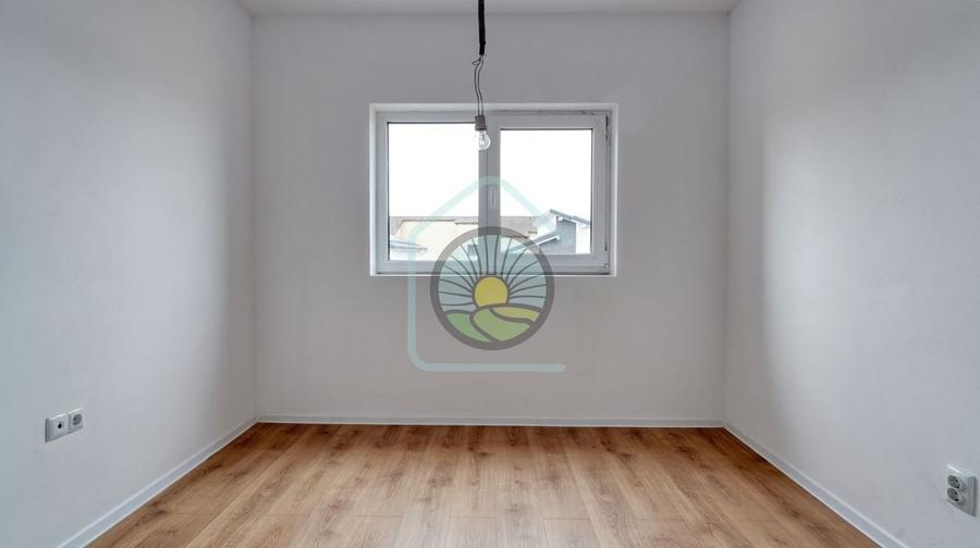 Duplex cu 4 camere cu Canalizare în Sânpetru