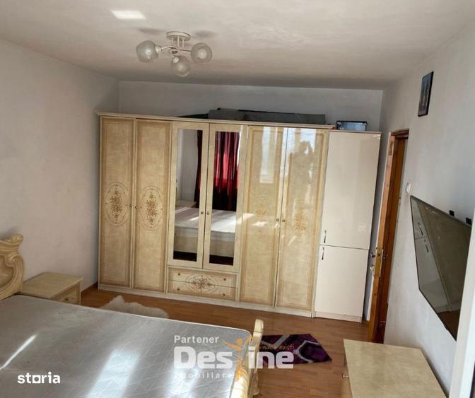 Apartament cu 4 camere semidecomandat, mobilat în Central