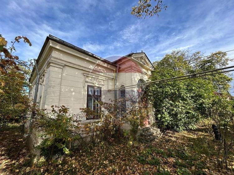 Casă individuală cu 7 camere cu Teren 1064 Mp în Ana Ipătescu