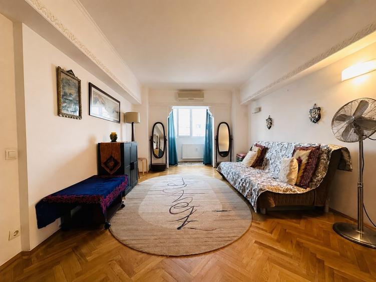 Apartament cu 3 camere semidecomandat în Moșilor