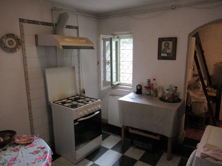 Casă cu 4 camere în Central