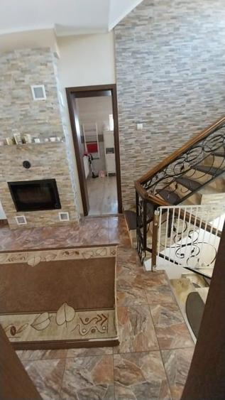 Casă individuală cu 5 camere cu Teren 845 Mp în Central