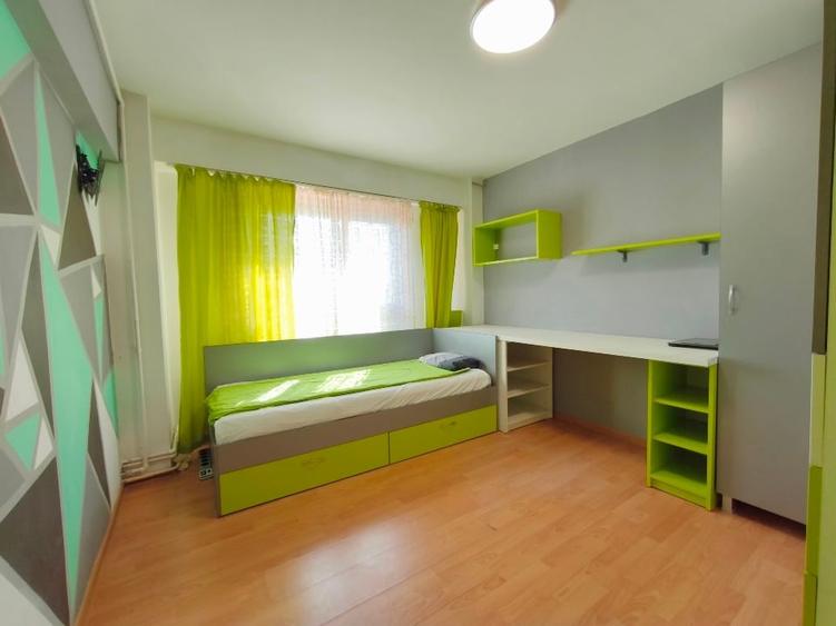 Apartament cu 5 camere decomandat, mobilat în Micălaca