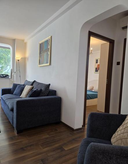Apartament cu 2 camere semidecomandat, mobilat în Central